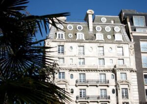 Hanover Square in Mayfair, a virtual office address home to 7 meeting rooms with a view of the tree-lined square.