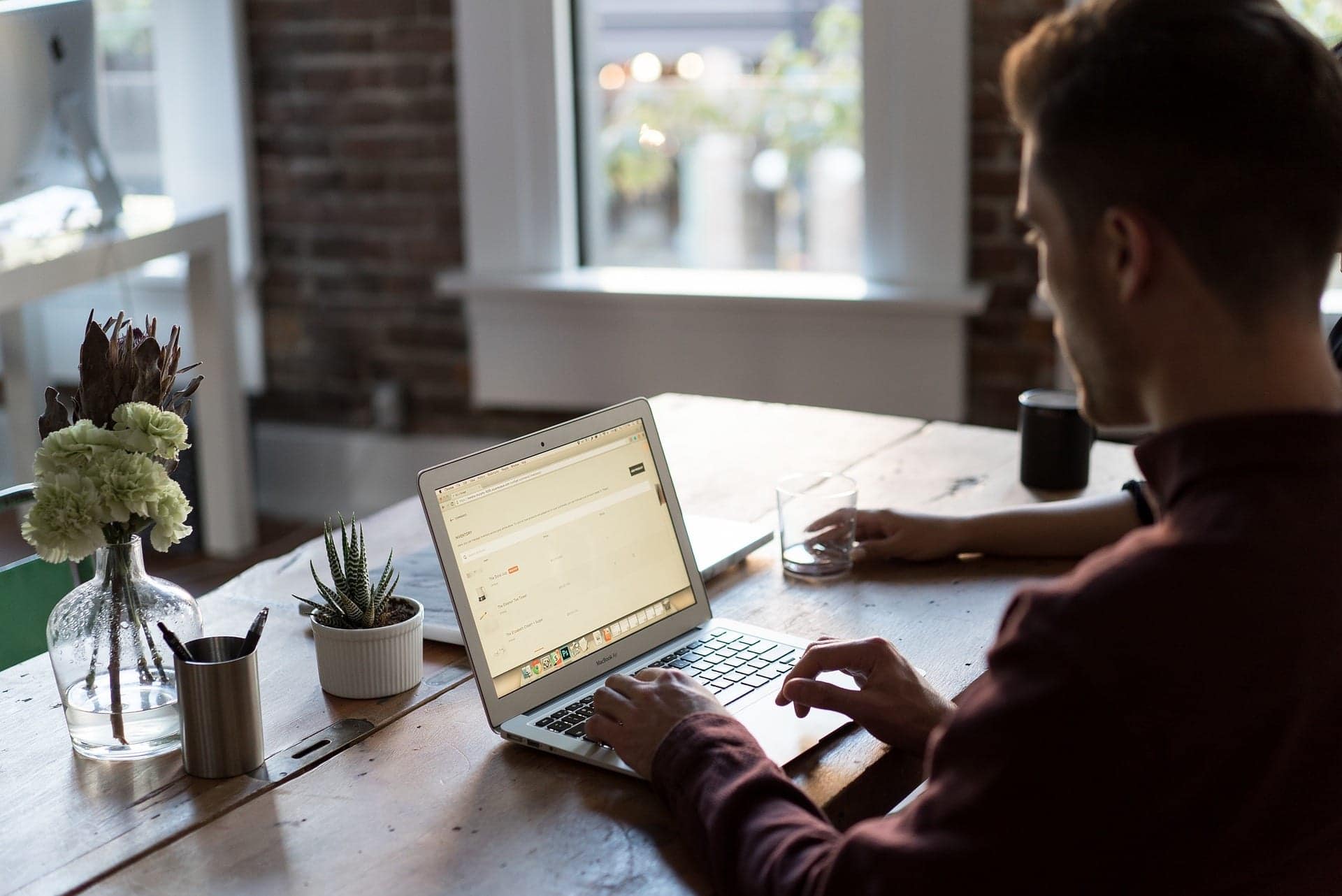 virtual-office-worker